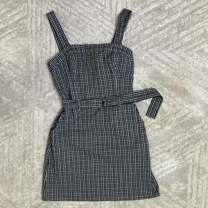 Hollister black and white checkered dress with pockets and belt